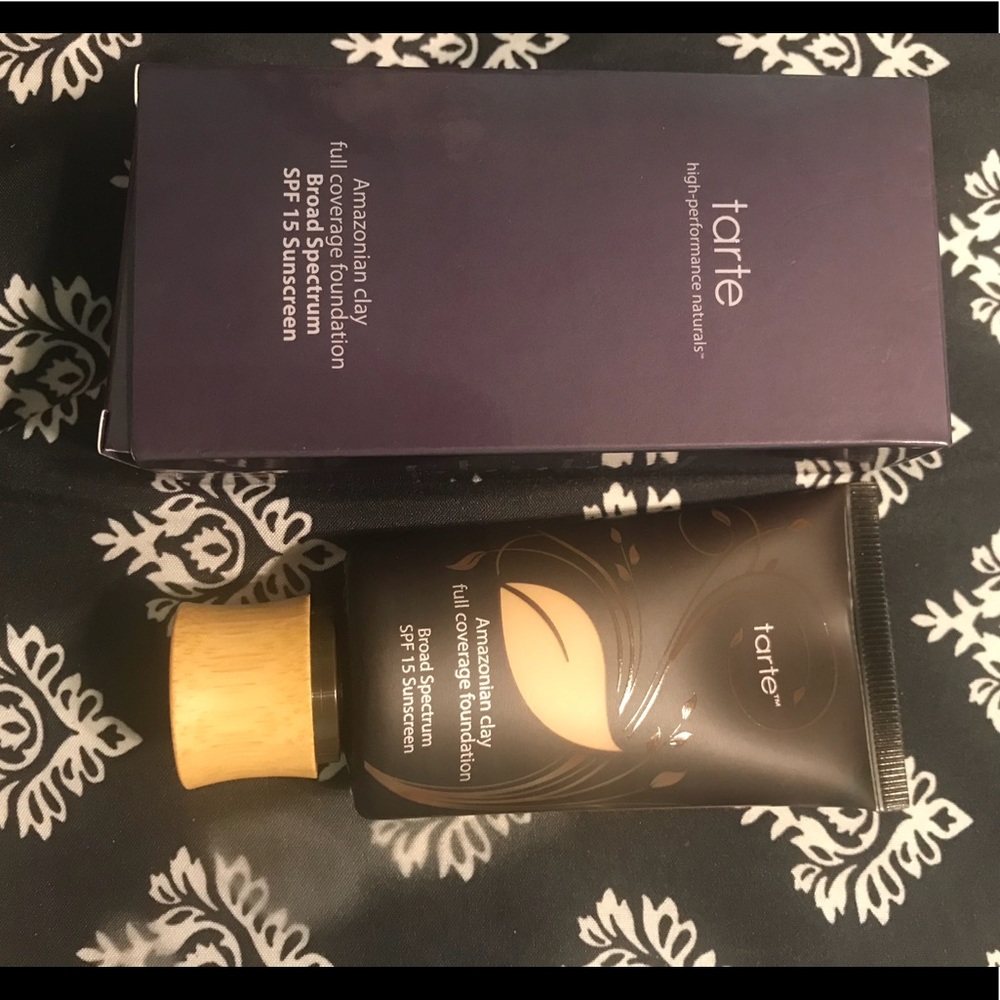 Tarte Clay Amazonian foundation
